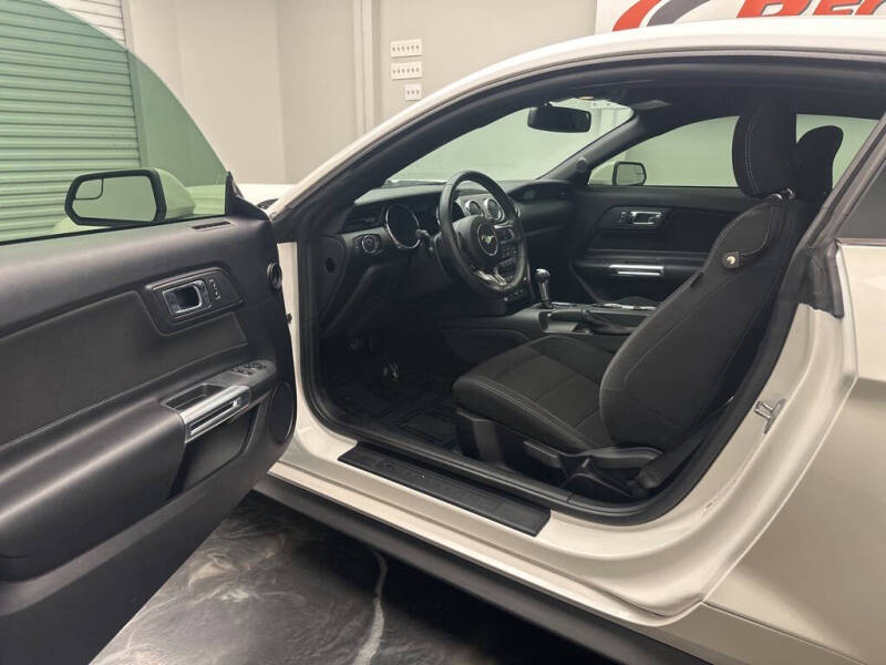 2017 Ford Mustang V6