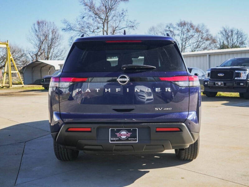 2022 Nissan Pathfinder SV