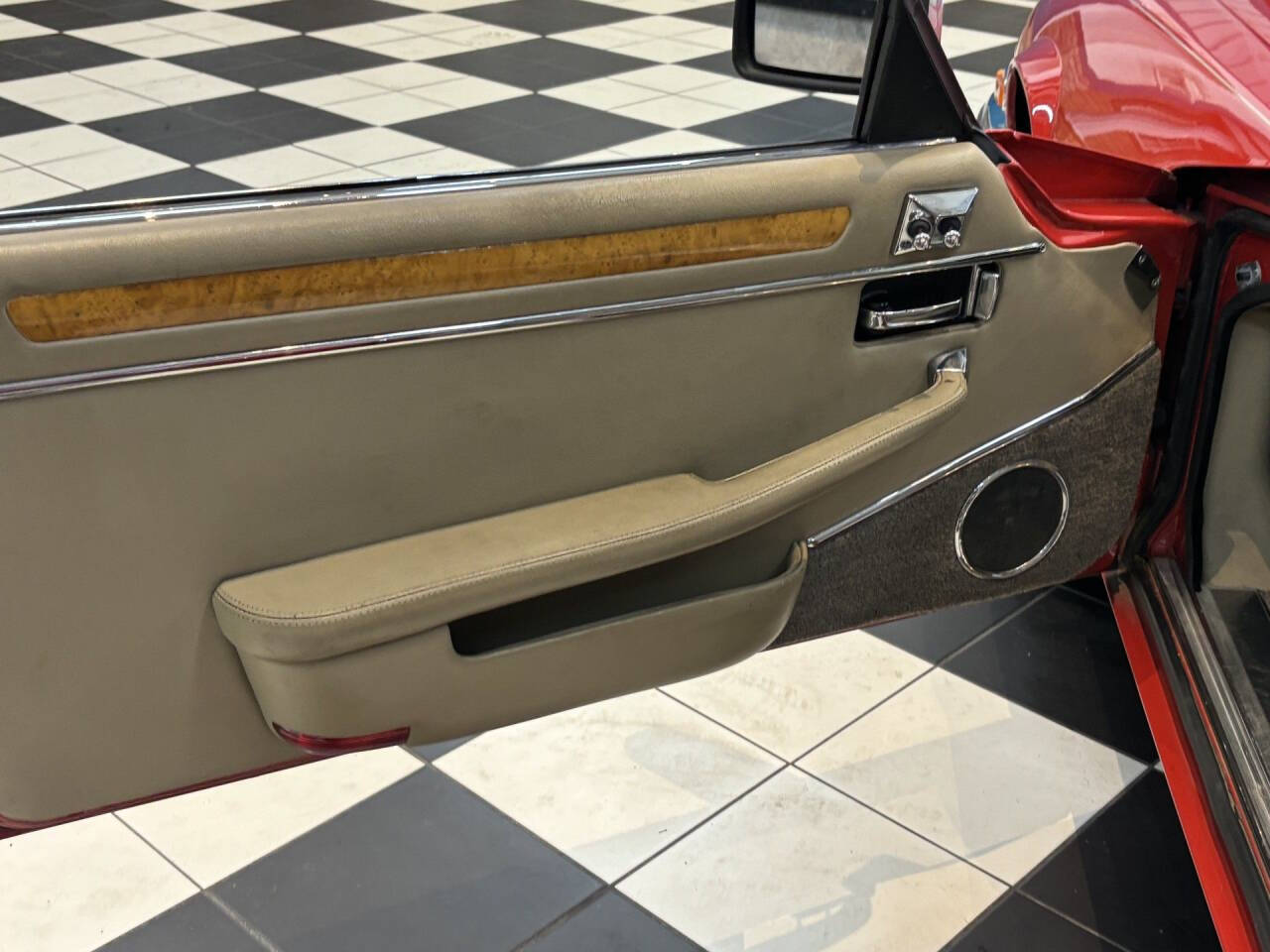 1991 Jaguar XJS 17