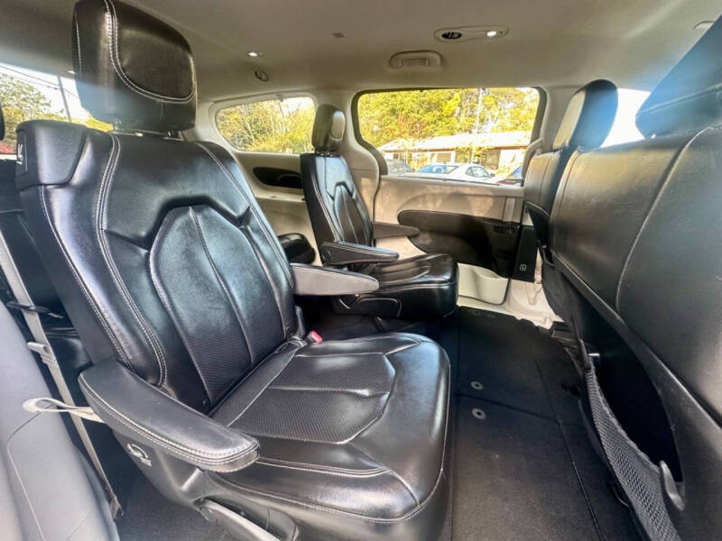 2020 Chrysler Voyager LXi