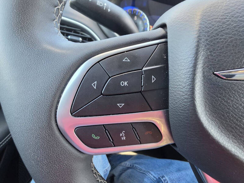 2025 Chrysler Pacifica Select - Photo 14