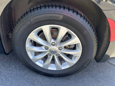 2017 Chrysler Pacifica Touring-L