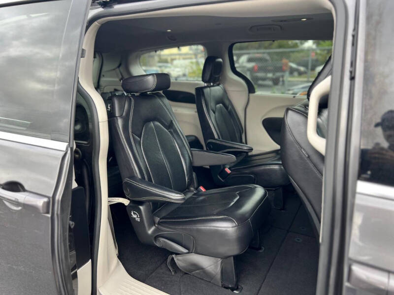 2022 Chrysler Pacifica Touring L