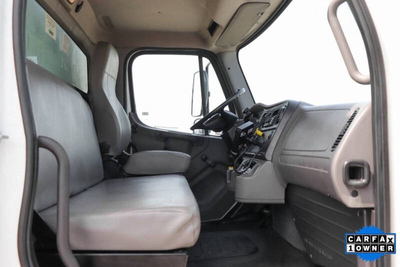 2018 Freightliner M2 106