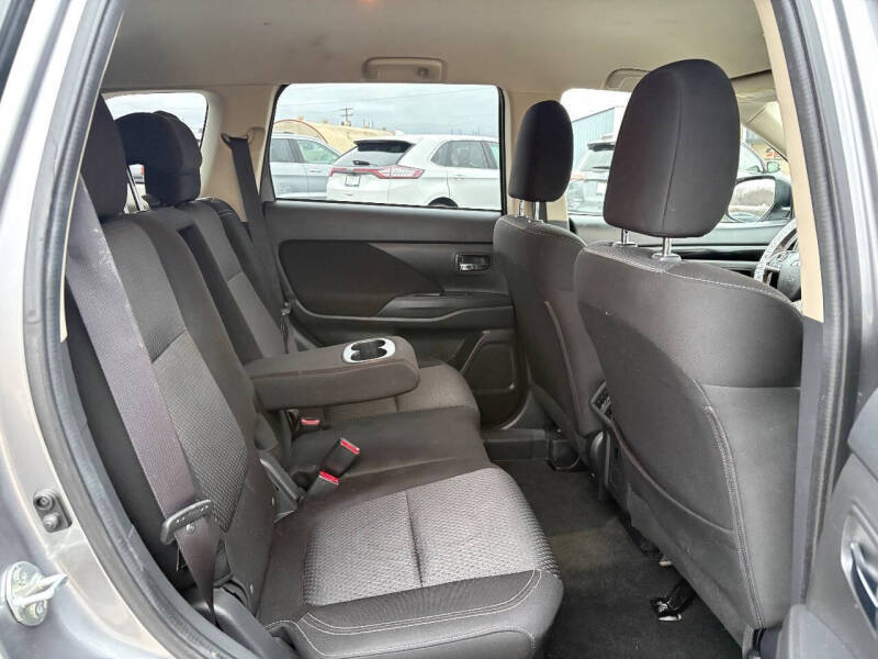 2019 Mitsubishi Outlander ES