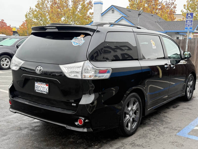 2017 Toyota Sienna SE 8-Passenger