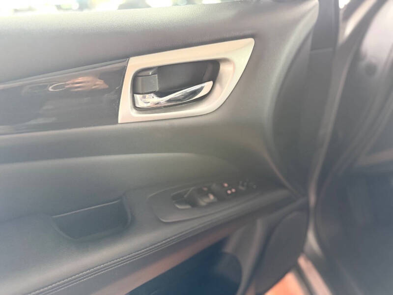 2020 Nissan Pathfinder SV