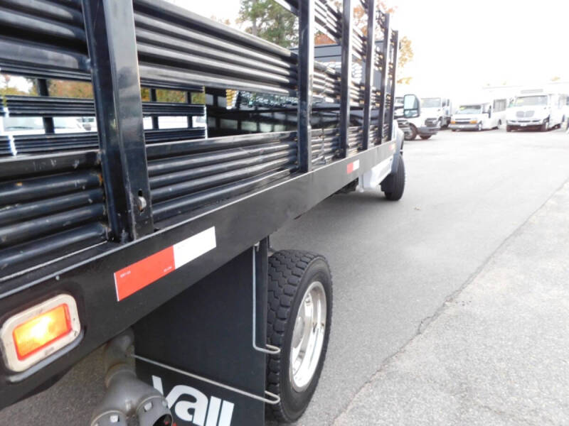 2017 Ford F-450 Super Duty Chassis Cab null photo 13