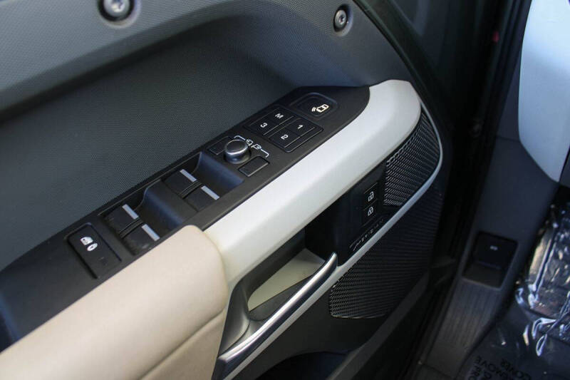 2021 Land Rover Defender 110 SE