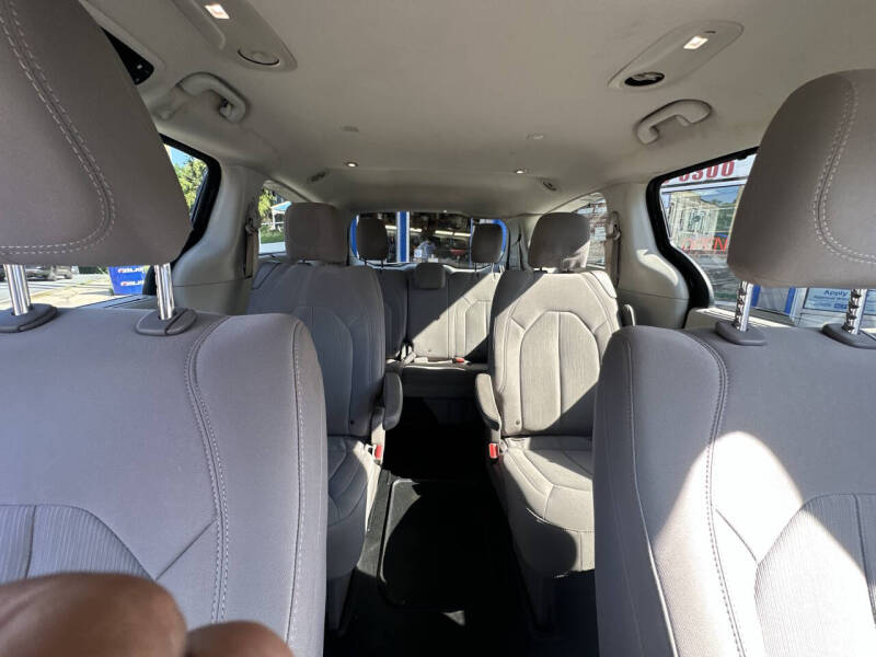 2017 Chrysler Pacifica Touring-L