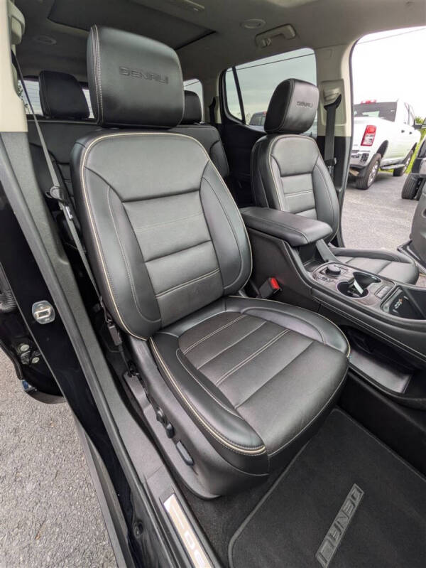 2023 GMC Acadia Denali