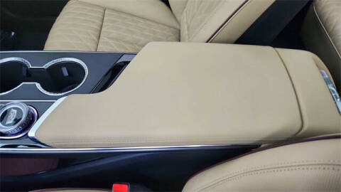 2025 Cadillac LYRIQ Luxury 3