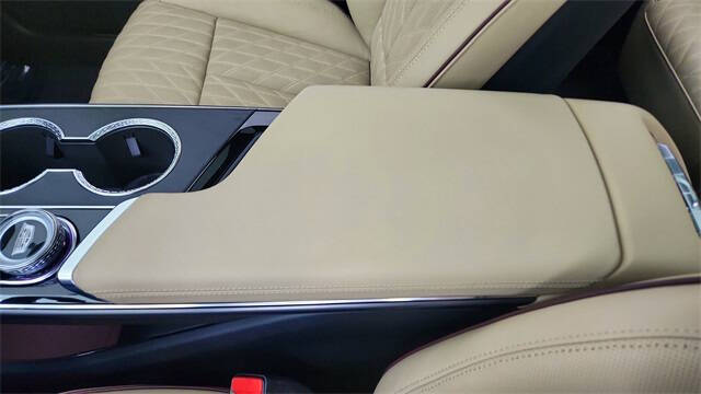 2025 Cadillac LYRIQ Luxury 3