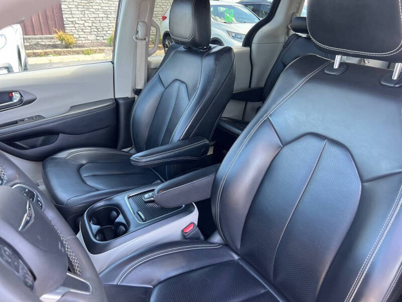 2023 Chrysler Pacifica Touring L