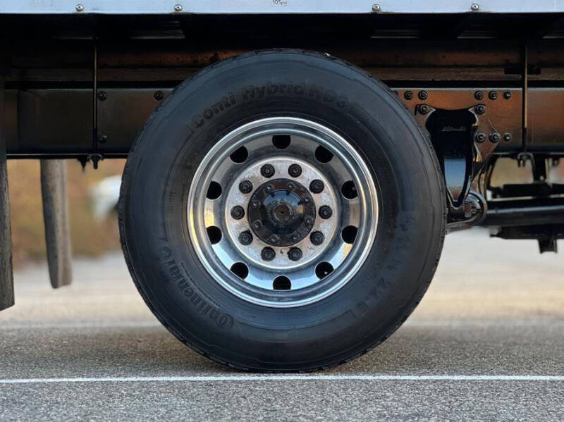 2020 Freightliner M2 106