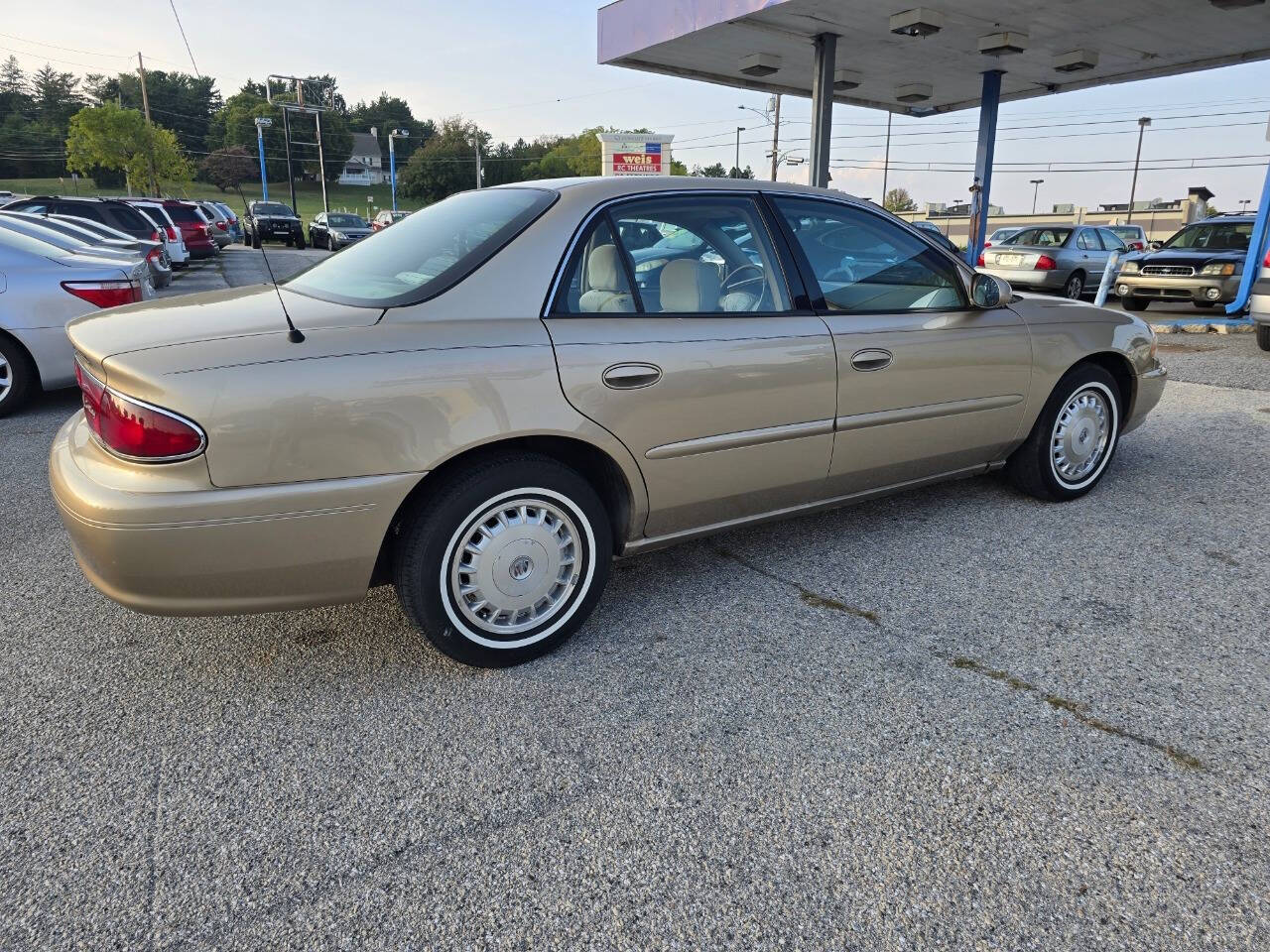 2005 Buick Century for sale at QUEENSGATE AUTO SALES in York, PA