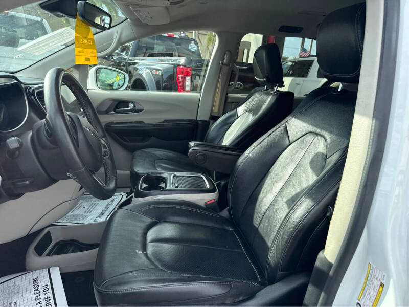 2022 Chrysler Pacifica Touring L