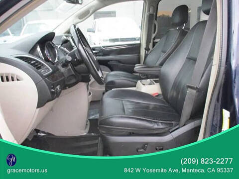 2014 Chrysler Town and Country Touring