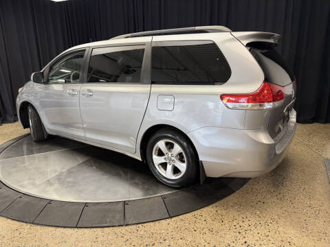 2011 Toyota Sienna LE 7-Passenger Auto Access Seat