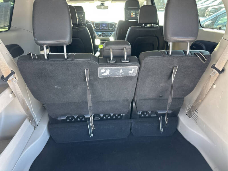 2017 Chrysler Pacifica Touring-L Plus