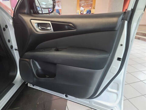 2017 Nissan Pathfinder SV