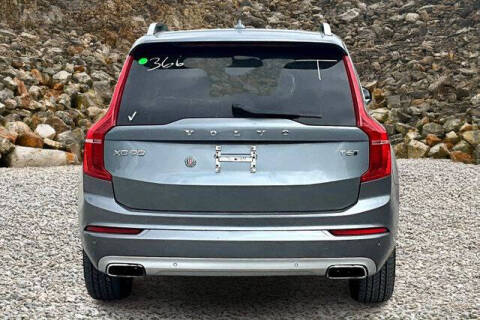 2017 Volvo XC90 T6 Momentum