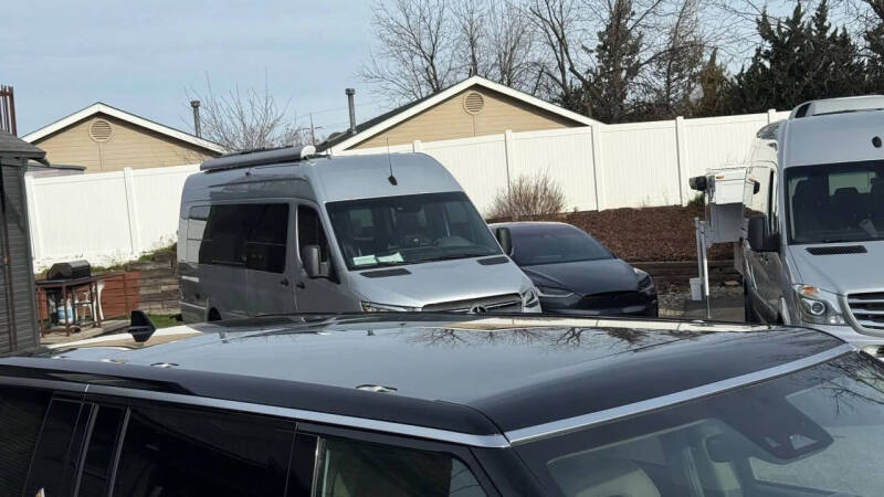 2024 Rivian R1S Adventure