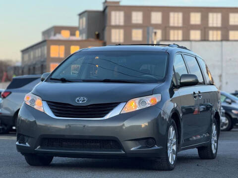 2014 Toyota Sienna LE 7-Passenger