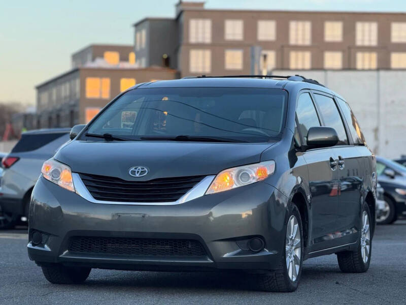2014 Toyota Sienna LE 7-Passenger