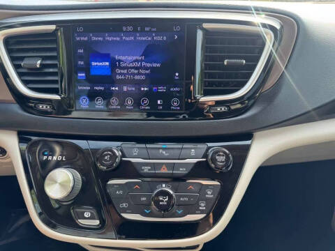 2017 Chrysler Pacifica Touring-L