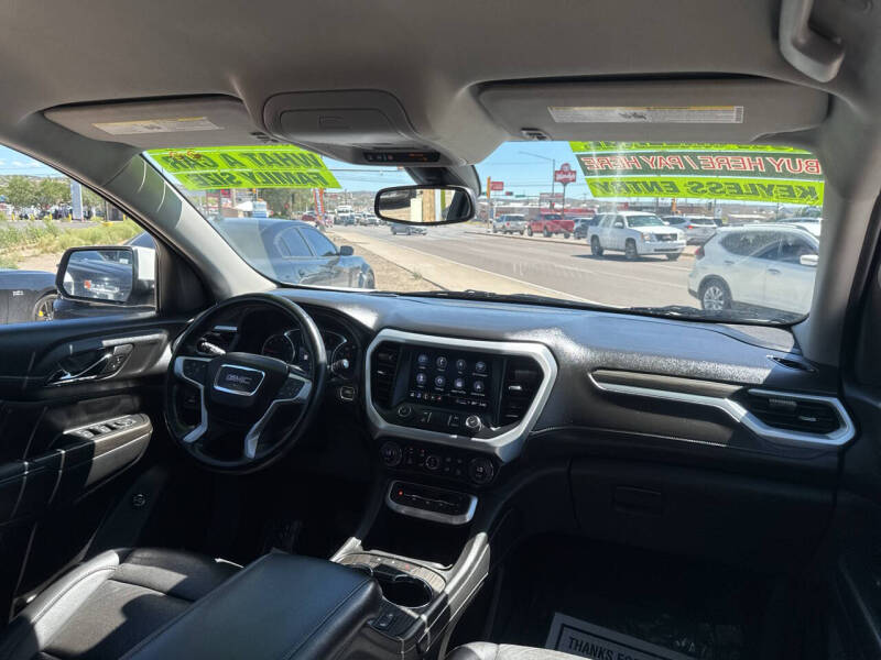2023 GMC Acadia SLT