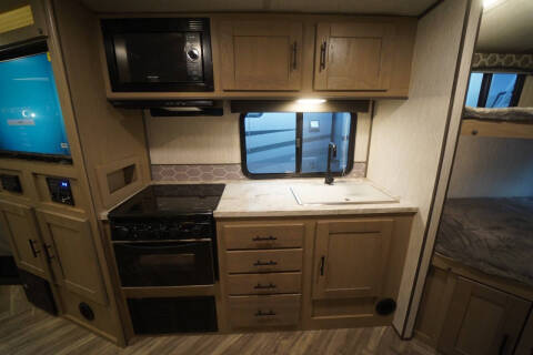 2021 Cruiser RV shadow  Cruiser