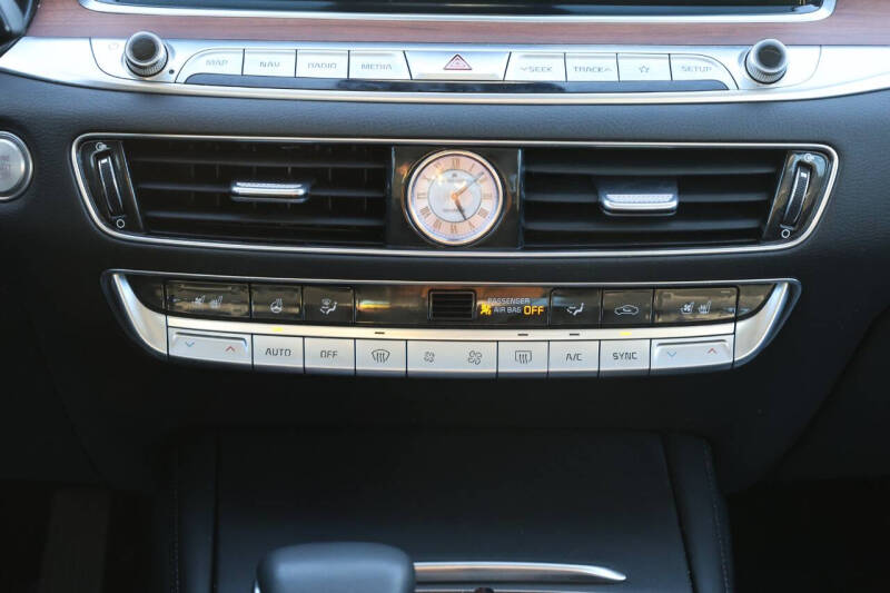 2020 Kia K900 Luxury