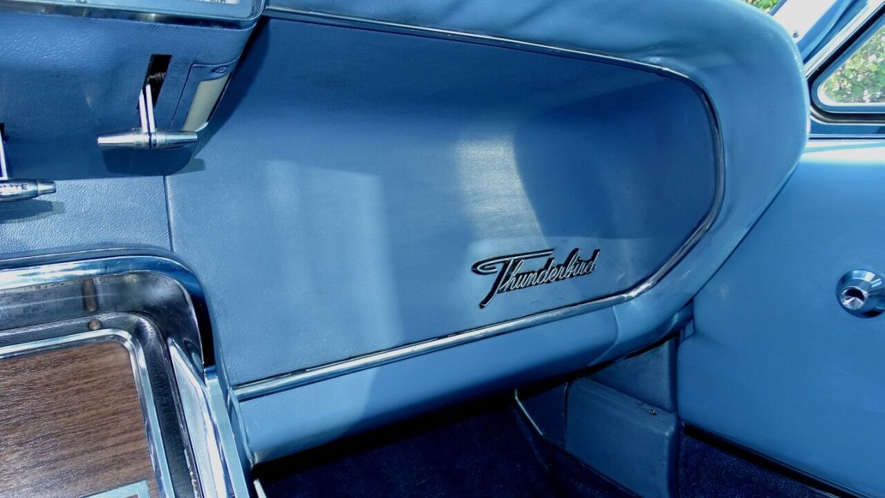 1965 Ford Thunderbird 40