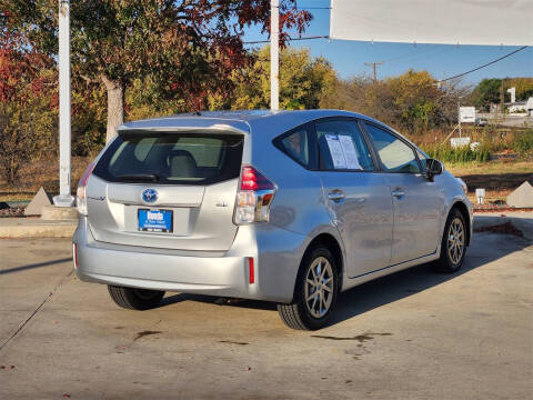 2016 Toyota Prius v Two
