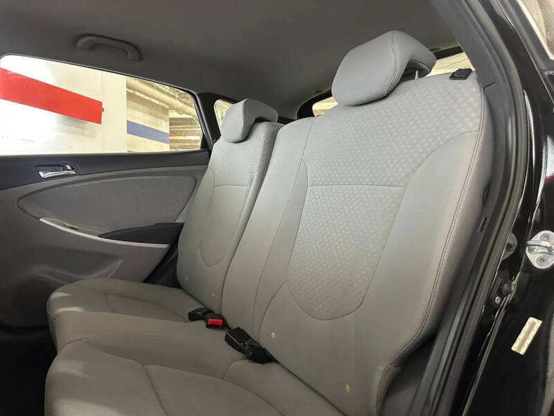 2012 Hyundai Accent SE