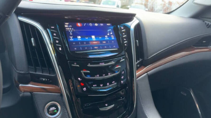 2017 Cadillac Escalade Luxury