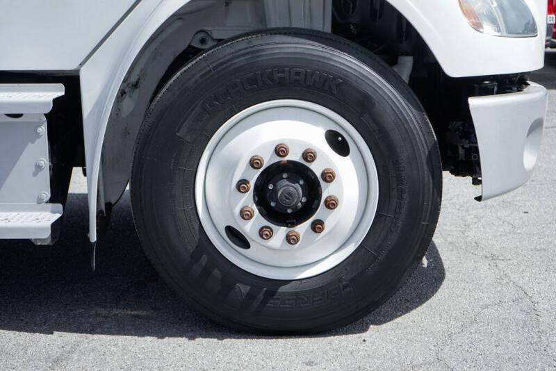 2019 Freightliner M2 106