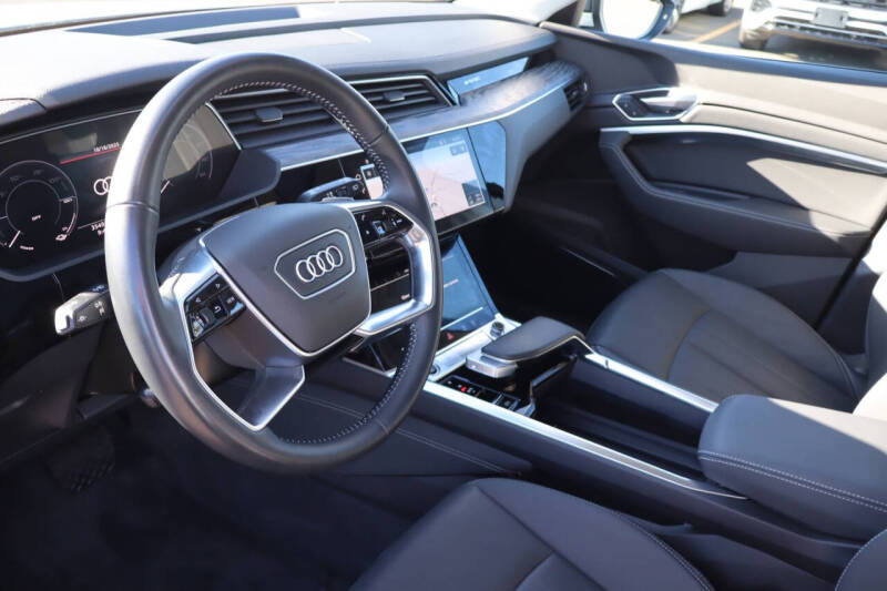 2021 Audi e-tron quattro Premium Plus