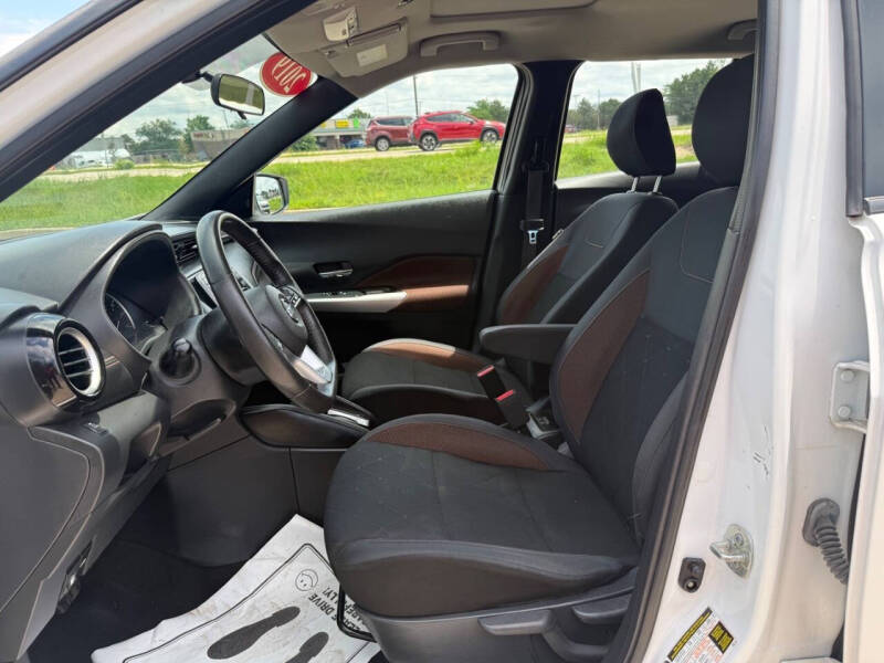 2019 Nissan Kicks SR