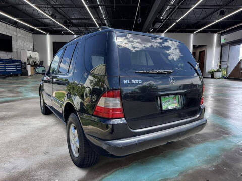 2000 Mercedes-Benz M-Class ML 320