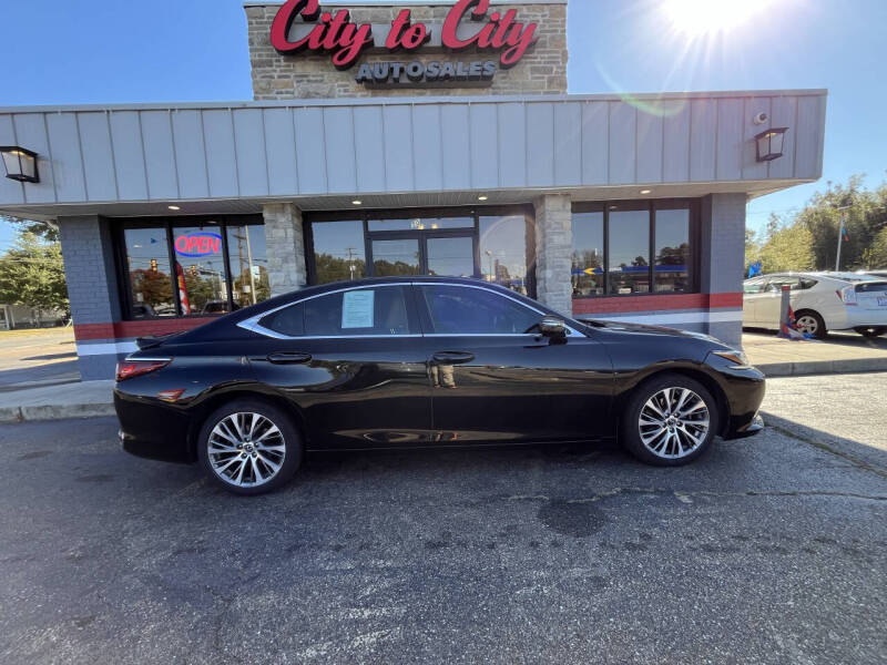 2021 Lexus ES 250's photo