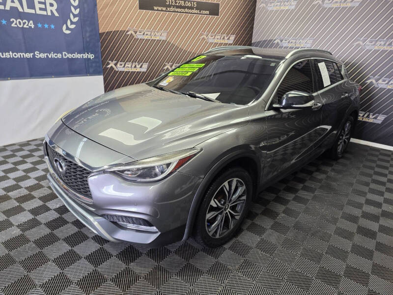 2017 INFINITI QX30 Premium AWD's photo