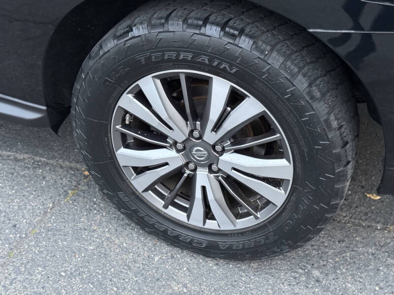 2018 Nissan Pathfinder SV