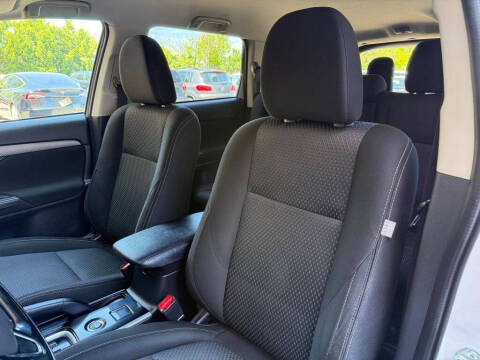 2017 Mitsubishi Outlander ES