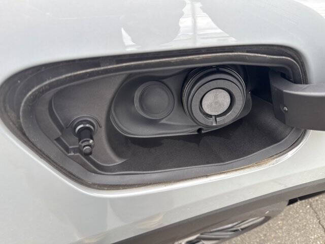 2025 Volvo XC40 B5 Ultra Bright Theme