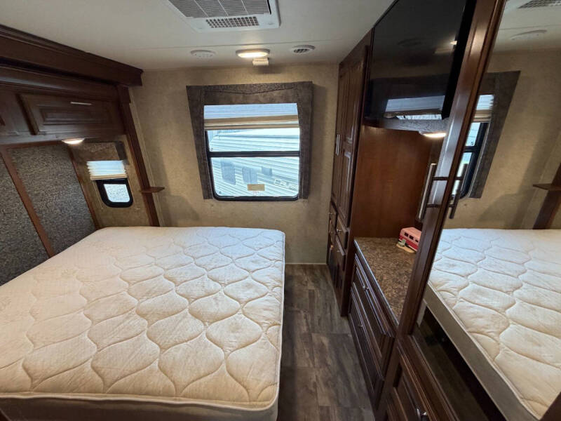 2015 Forest River Georgetown 335DS
