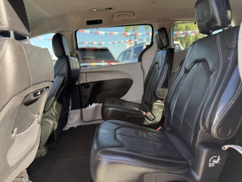 2022 Chrysler Pacifica Touring L