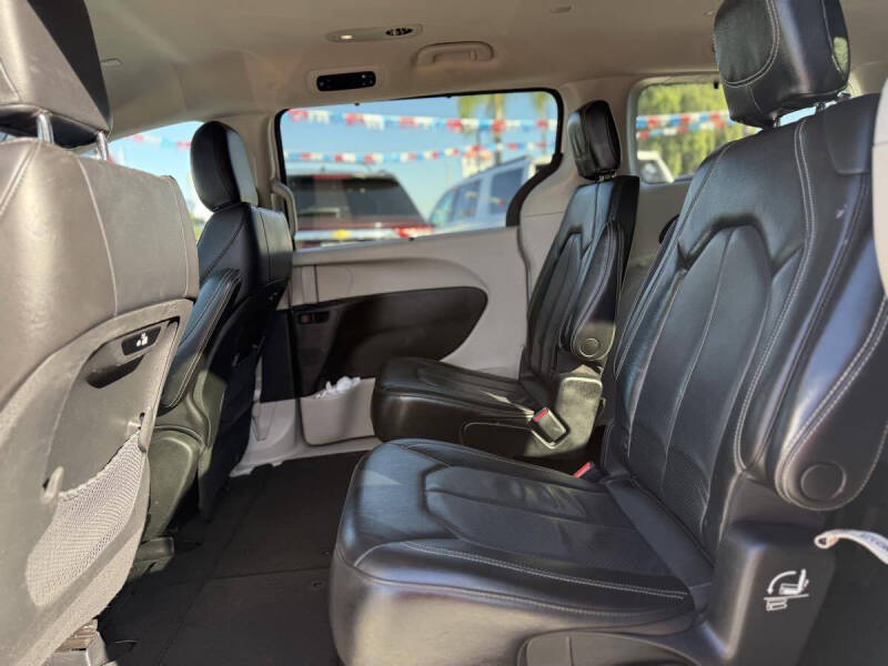 2022 Chrysler Pacifica Touring L