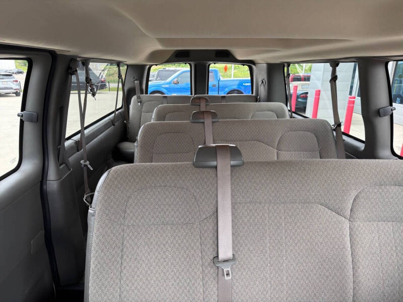 2025 Chevrolet Express LT 3500
